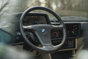 Image 15/17 of BMW 635 CSi (1982)