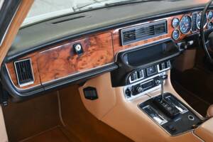 Bild 23/36 von Daimler Sovereign 4.2 (1976)