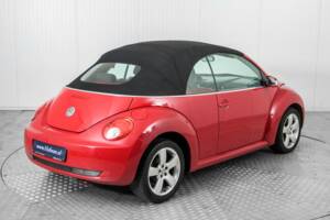 Image 46/50 de Volkswagen New Beetle 2.0 (2006)