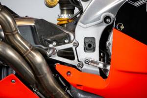 Bild 43/50 von Aprilia RSV 1000 V60 (1999)