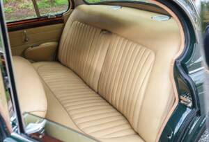 Image 24/31 of Jaguar 340 (1968)