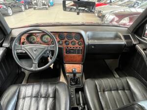 Image 11/47 of Lancia Thema 8.32 (1989)