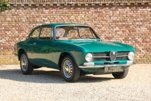 Bild 39/50 von Alfa Romeo Giulia 1300 GT Junior (1972)