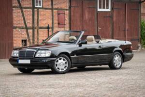 Image 3/83 de Mercedes-Benz E 220 (1996)