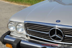 Immagine 15/50 di Mercedes-Benz 560 SL (1988)