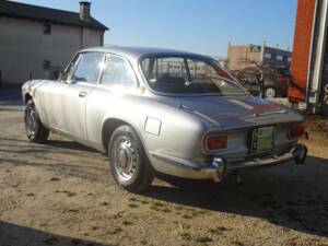 Image 10/50 de Alfa Romeo 1750 GT Veloce (1971)