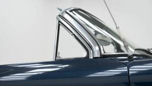 Image 14/15 of Chevrolet Corvair Monza Convertible (1964)