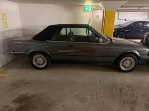 Bild 9/13 von BMW 320i (1990)