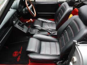 Bild 12/19 von Alfa Romeo 1.6 Spider (1990)