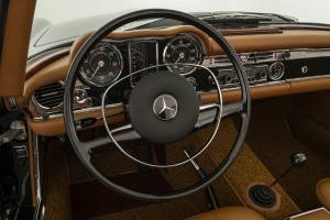 Image 16/19 of Mercedes-Benz 280 SL (1970)