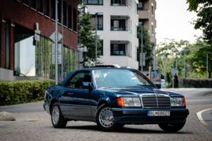 Obraz 4/50 pojazdu Mercedes-Benz 300 CE-24 (1992)