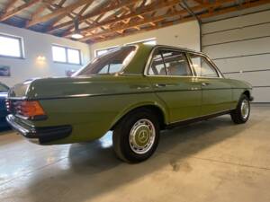 Immagine 38/91 di Mercedes-Benz 240 D (1981)