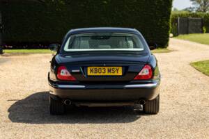 Image 40/43 of Jaguar XJR (2003)