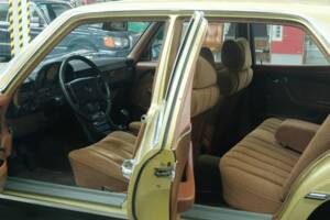 Image 19/50 de Mercedes-Benz 280 SE (1975)