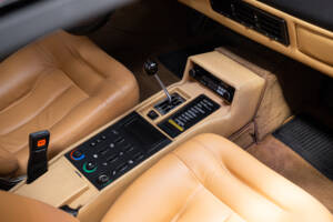 Image 15/48 de Ferrari Mondial Quattrovalvole (1985)