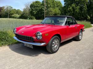 Image 41/51 of FIAT 124 Spider CS2 (1982)