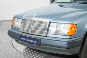 Bild 18/50 von Mercedes-Benz 230 E (1985)