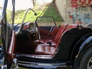 Bild 20/26 von Morgan Plus 8 Inj. (1989)