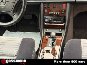 Bild 10/15 von Mercedes-Benz 560 SEC (1989)