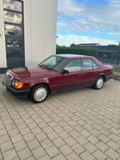Image 3/10 de Mercedes-Benz 200 D (1989)