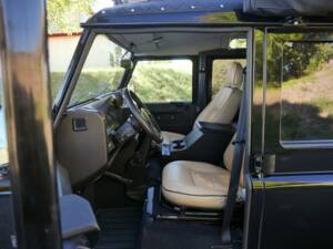 Image 20/50 of Land Rover Defender 110 (1900)