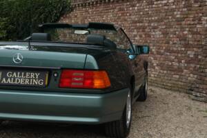 Image 30/50 of Mercedes-Benz 300 SL-24 (1992)
