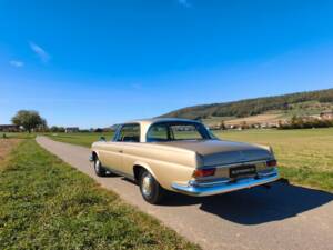 Afbeelding 2/30 van Mercedes-Benz 220 SE b (1961)