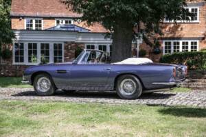 Image 29/30 de Aston Martin DB 6 Volante (1967)
