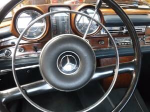 Image 23/50 of Mercedes-Benz 300 SE (1966)