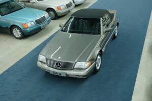 Image 7/50 of Mercedes-Benz SL 500 (1994)