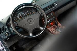 Image 12/37 of Mercedes-Benz SL 320 (1993)
