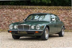 Image 20/50 of Jaguar XJ 6 4.2 (1985)