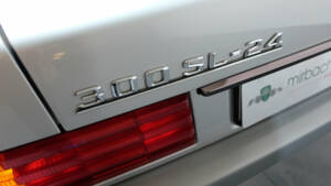 Image 14/38 of Mercedes-Benz 300 SL (1990)