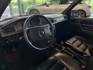 Bild 8/21 von Mercedes-Benz 190 E 2.3-16V (1985)