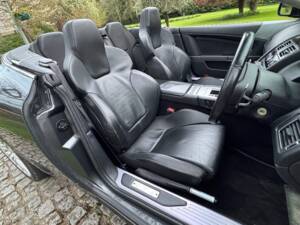 Image 19/25 of Aston Martin DB 9 Volante (2005)