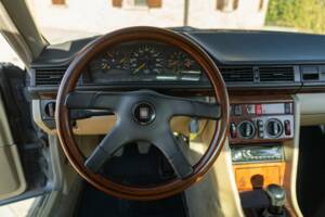 Image 37/50 of Mercedes-Benz 200 CE (1992)