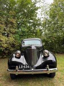 Bild 2/16 von Chrysler Royal Sedan (1938)
