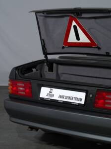 Image 34/56 de Mercedes-Benz 500 SL (1993)