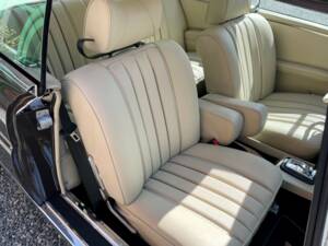 Image 12/20 of Mercedes-Benz 280 SE 3,5 (1971)