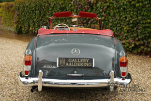 Imagen 36/50 de Mercedes-Benz 220 SE Cabriolet (1960)