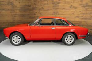 Image 18/19 of Alfa Romeo Giulia 1600 GT Junior (1975)