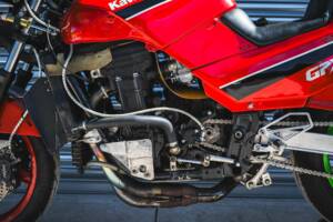 Image 29/50 of Kawasaki GPX 750R (1987)