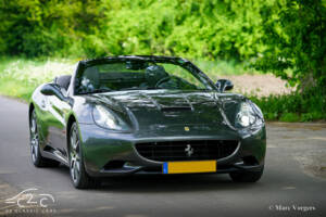 Image 21/85 of Ferrari California (2010)