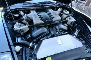 Image 36/50 of Aston Martin V12 Vanquish (2002)