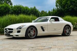 Image 5/50 of Mercedes-Benz SLS AMG (2010)