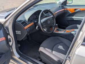 Bild 5/14 von Mercedes-Benz E 220 CDI (2006)