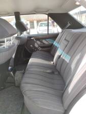 Imagen 3/6 de Mercedes-Benz 300 E (1989)