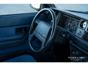 Image 7/28 of Volvo 240 (1992)