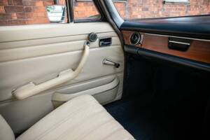 Image 18/50 of Mercedes-Benz 250 (1972)