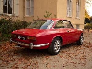 Image 9/28 of Alfa Romeo 2000 GT Veloce (1972)